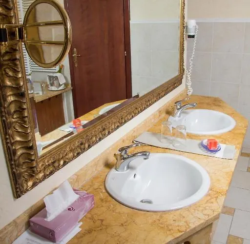 Terme Leonardo מלון 4*